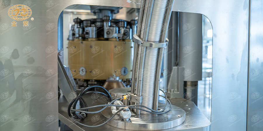 易拉罐灌装线-4